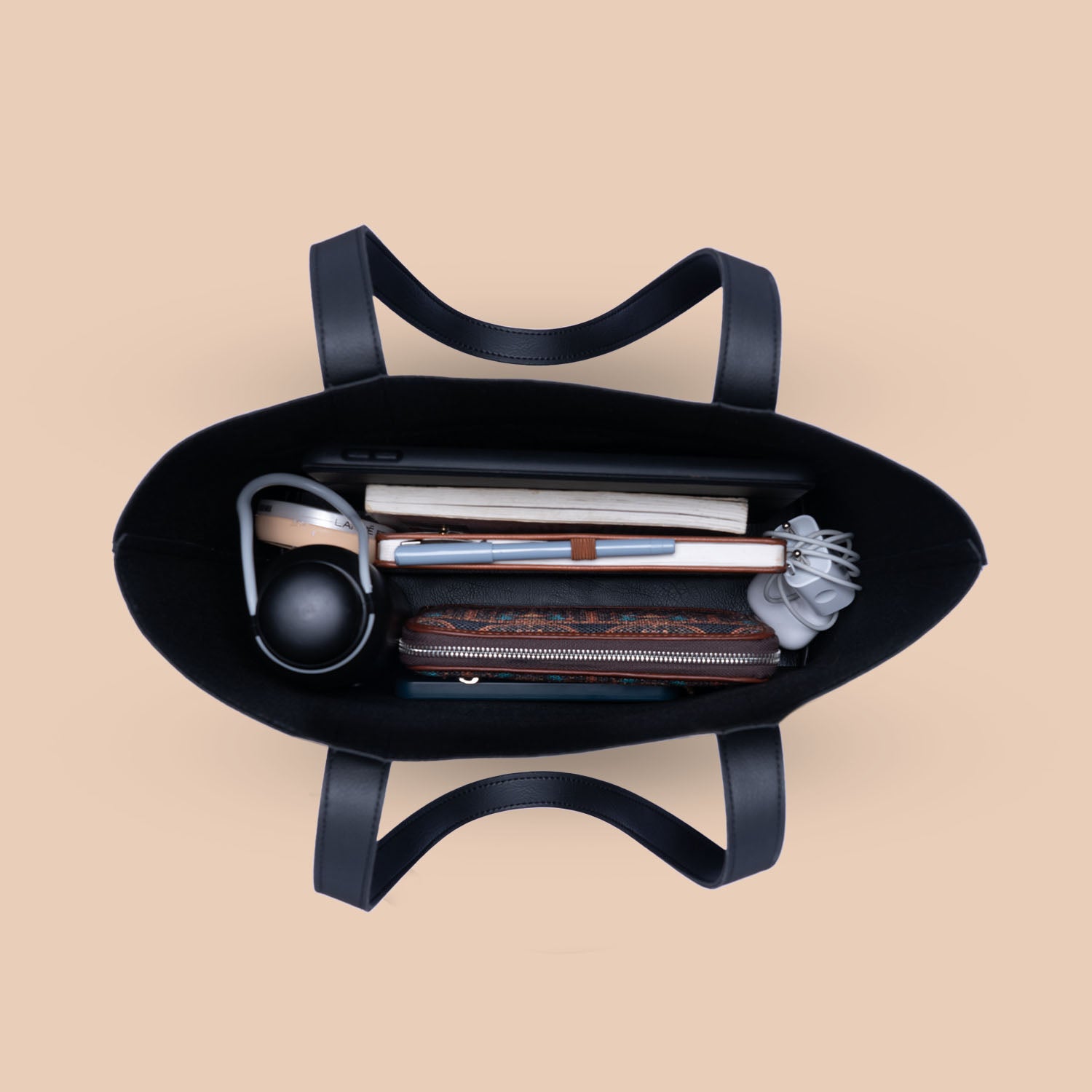 Seashell Motif White Signature Tote