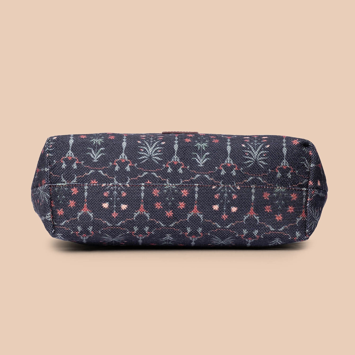 Taj Guldasta Everyday Tote Bag