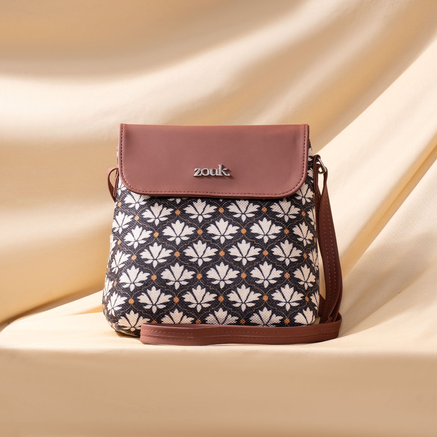 ZIP-Bidri Kaiser Flap Sling Bag