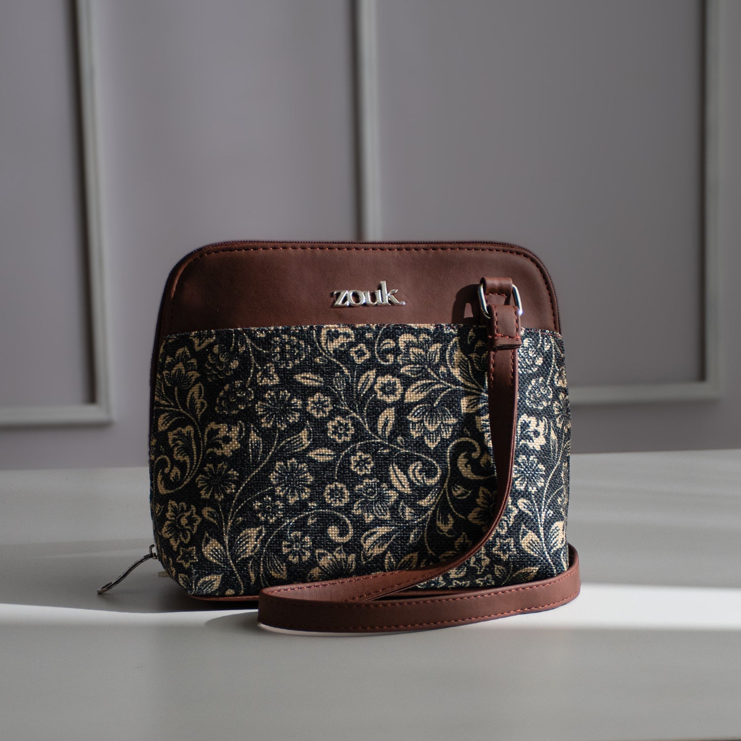 ZIP-FloMotif OOO Sling Bag