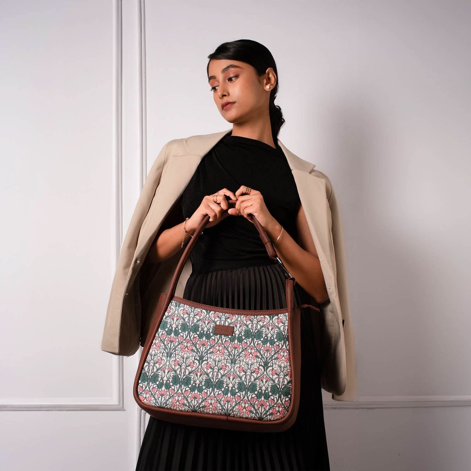 Hooghly Nouveau Sleek Shoulder Bag