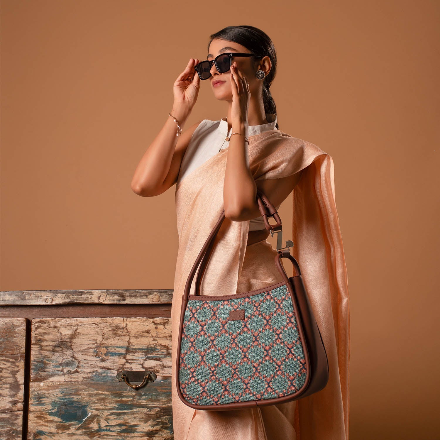 ZIP-Kolkata Nouveau Sleek Shoulder Bag