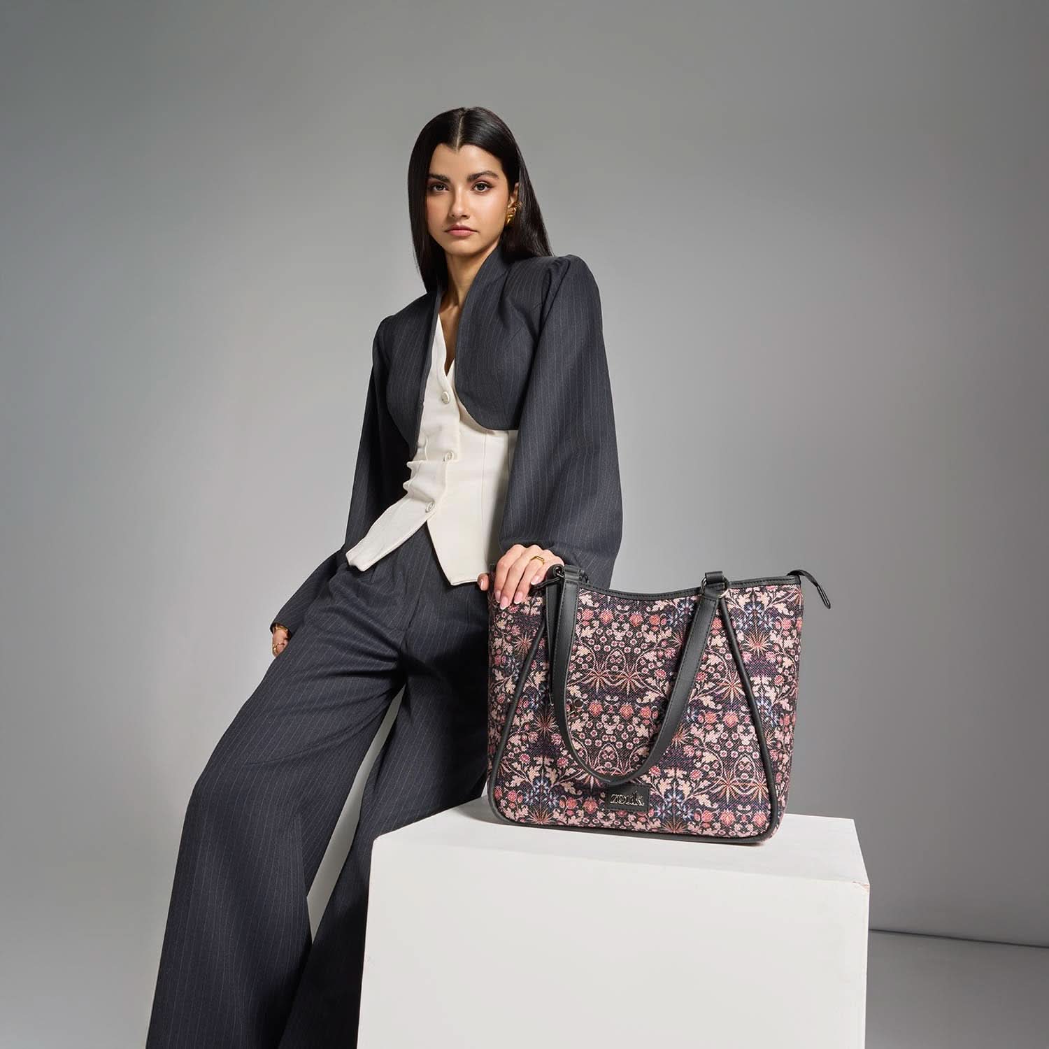 Rhea Kapoor Naisha Tote Bag - Kashmir Blooms
