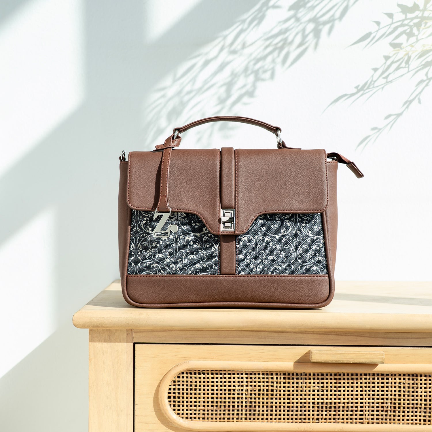 ZIP-Kriti Sanon - Lattice Lace Nessa Satchel