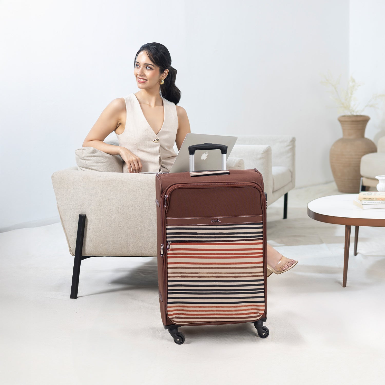 Qutub Stripes Avasa Trolley Bag