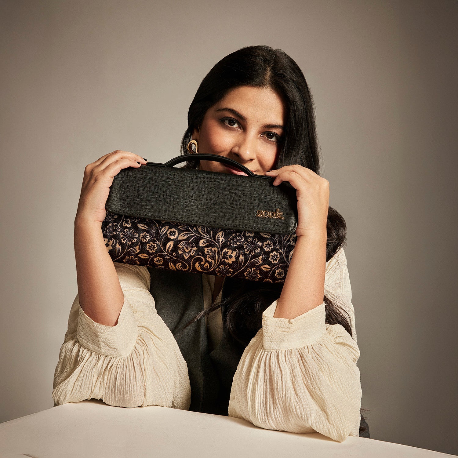 ZIP-Rhea Kapoor Clutch - FloMotif