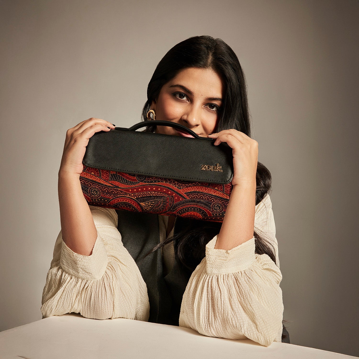 ZIP-Rhea Kapoor Clutch - Pithora Artistry