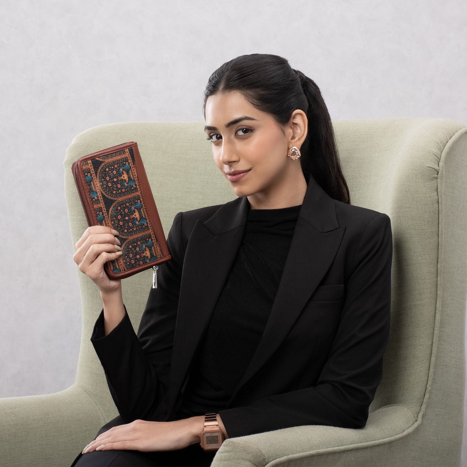 Royal Indian Peacock Motif Chain Wallet