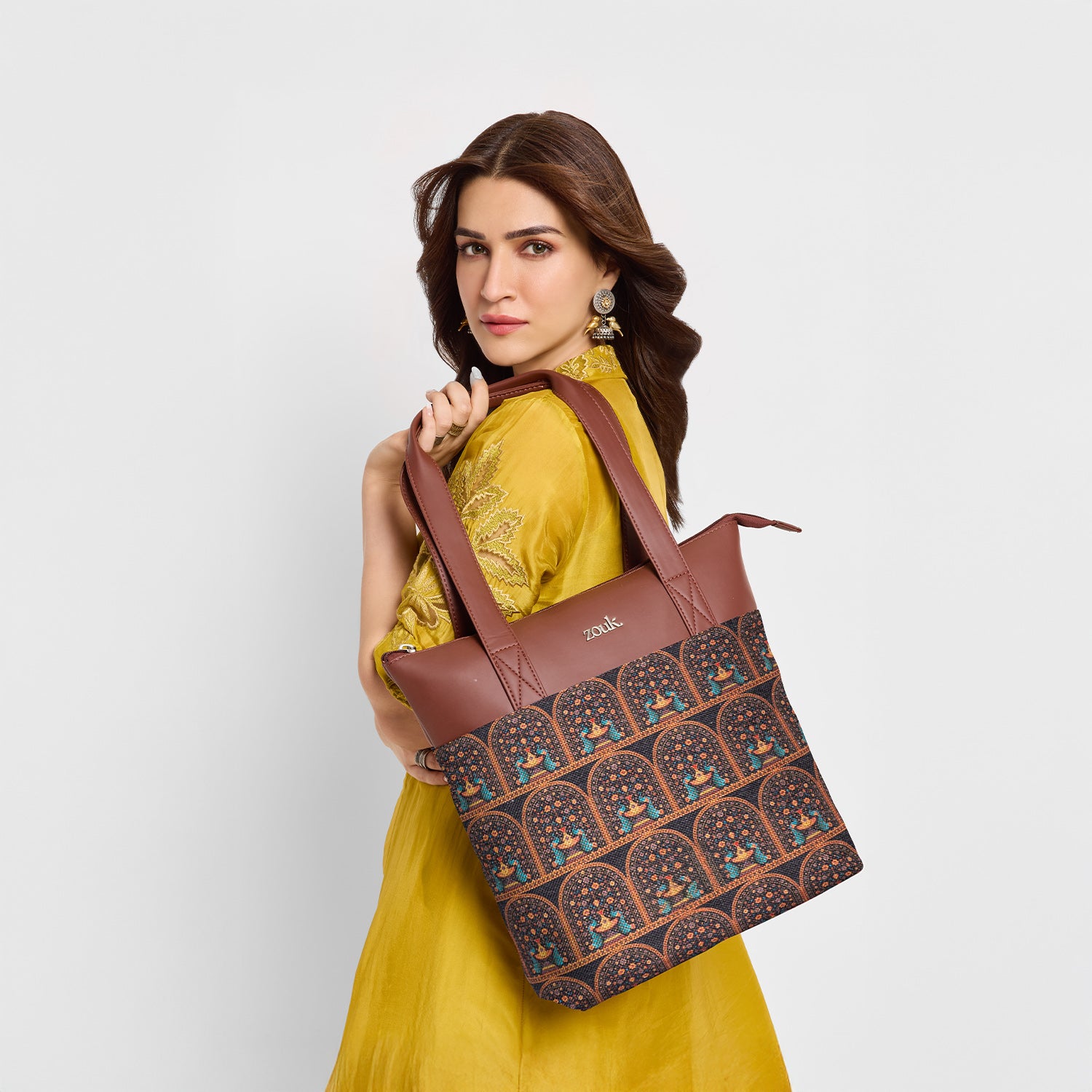 Royal Indian Peacock Motif Everyday Tote Bag