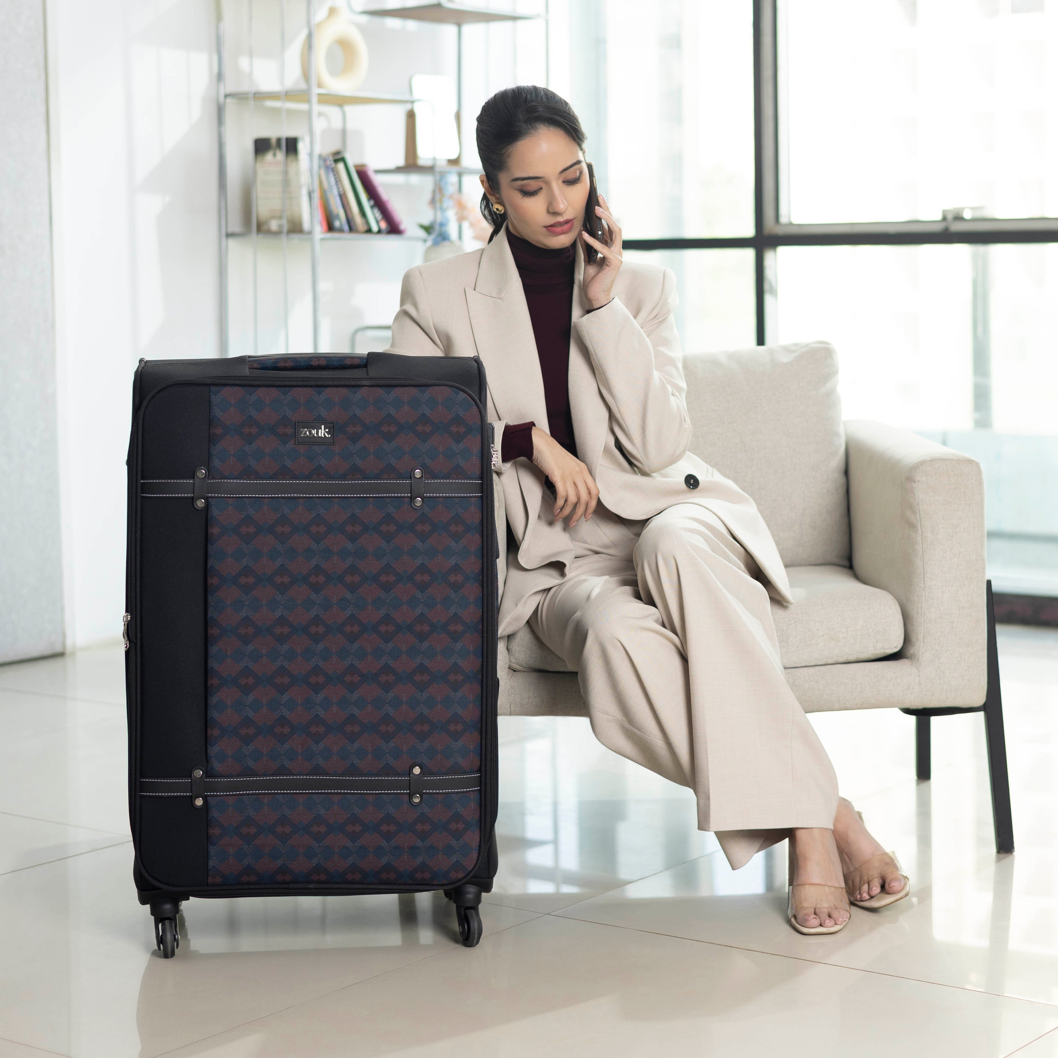 Periyar Waves Saira Trolley Bag - Black (Large)