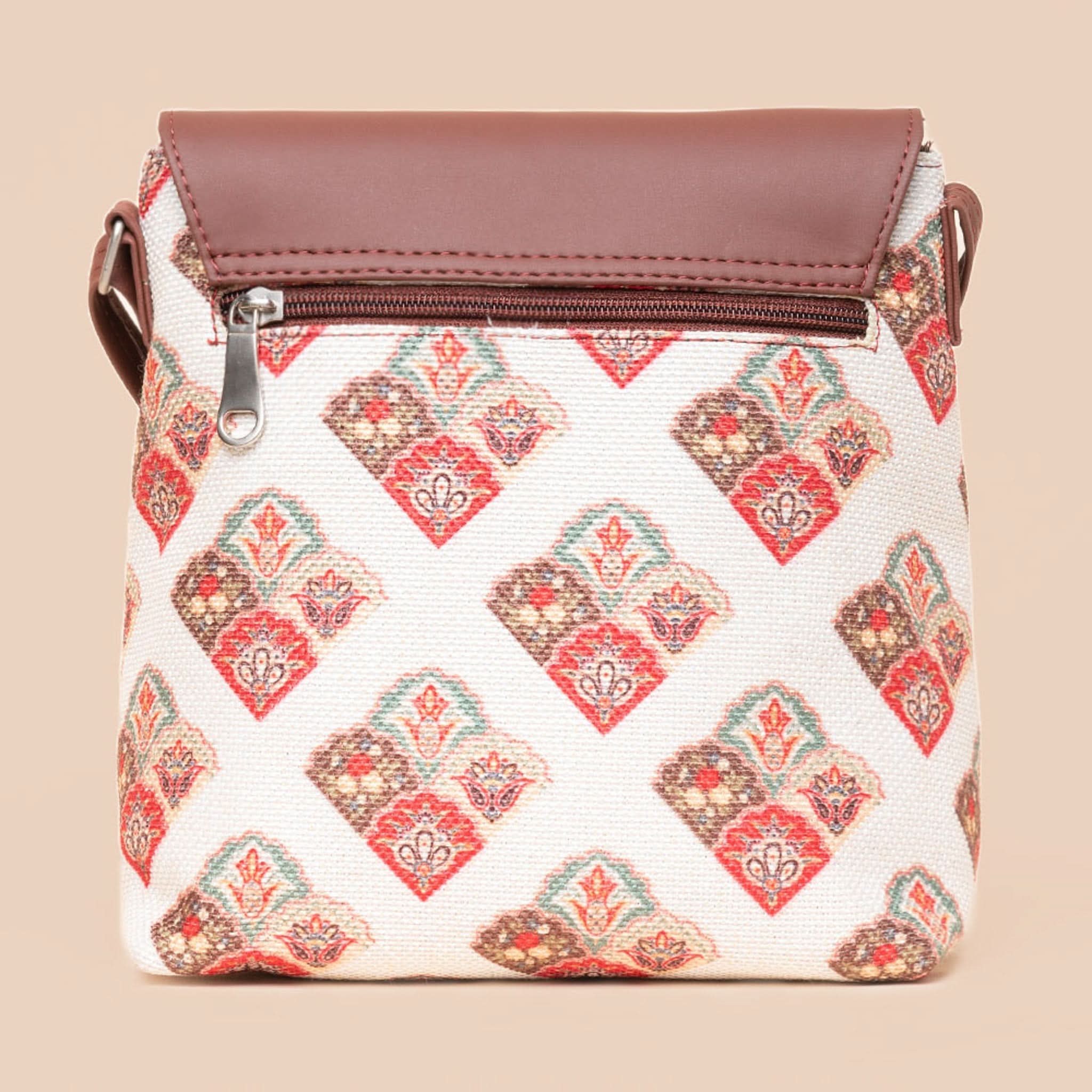 Seashell Motif White Flap Sling Bag