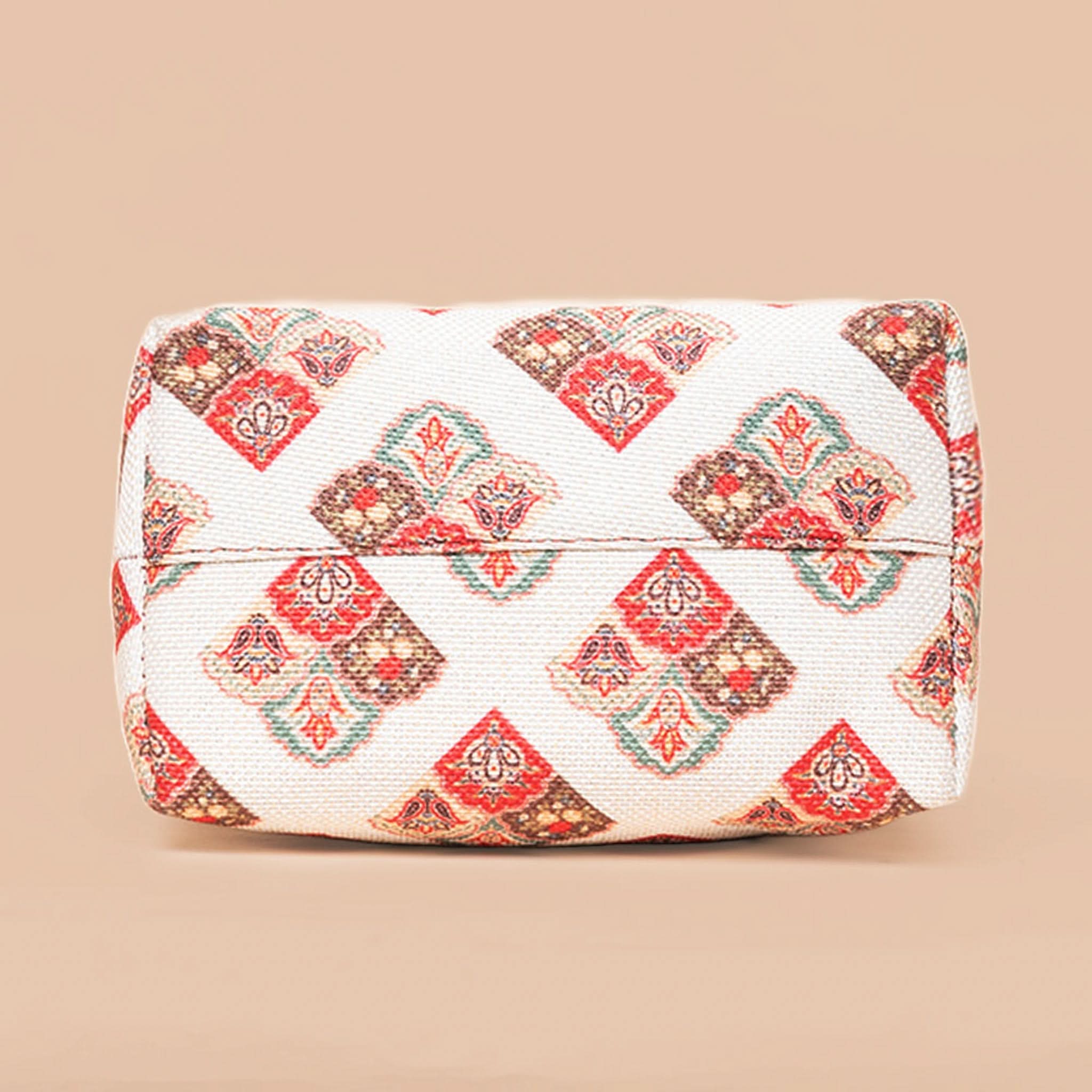 Seashell Motif White Flap Sling Bag
