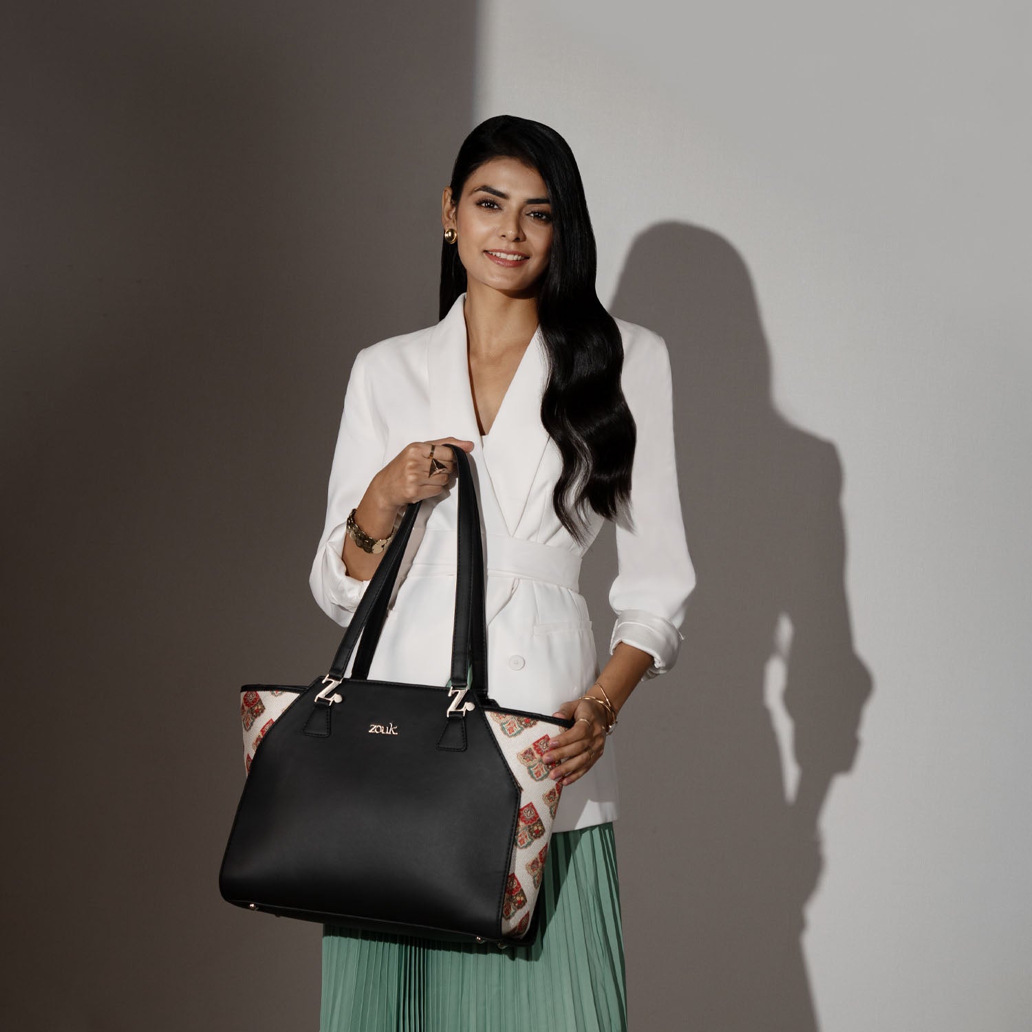 Seashell Motif White Classic Business Bag