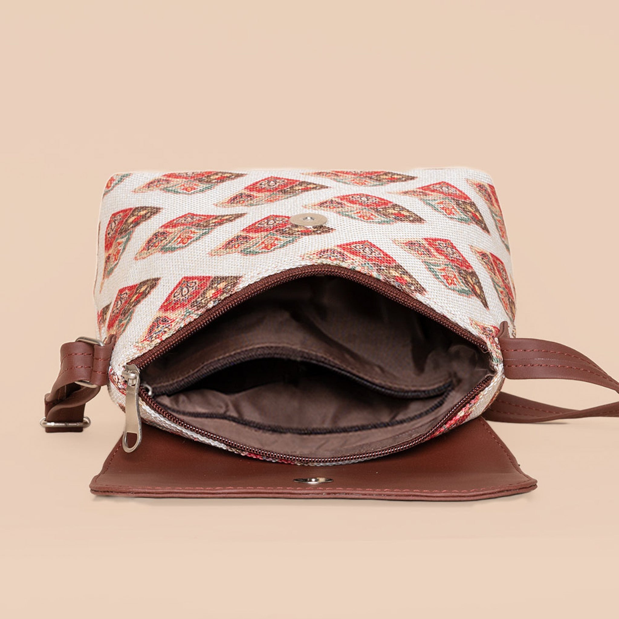 Seashell Motif White Flap Sling Bag