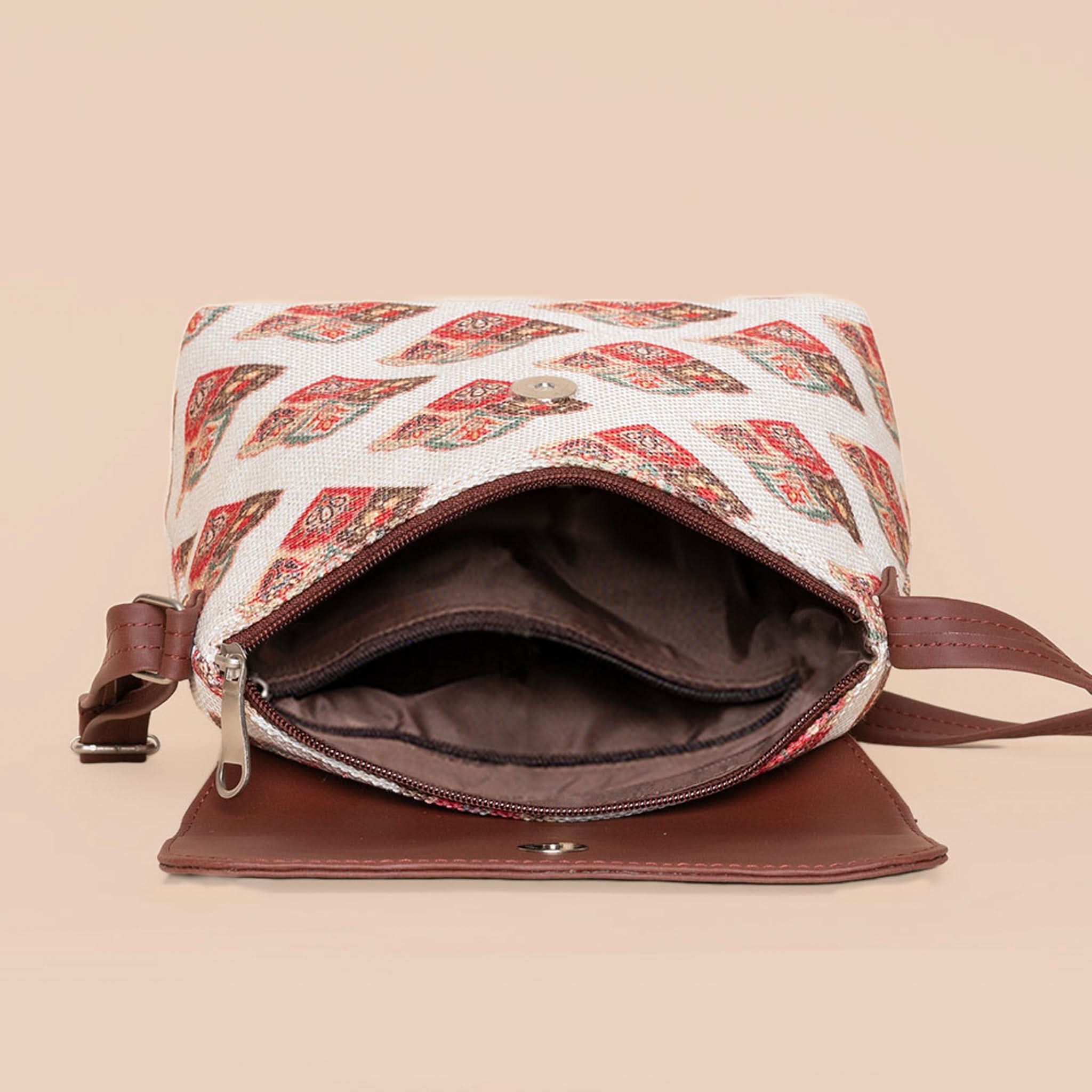 Seashell Motif White Flap Sling Bag