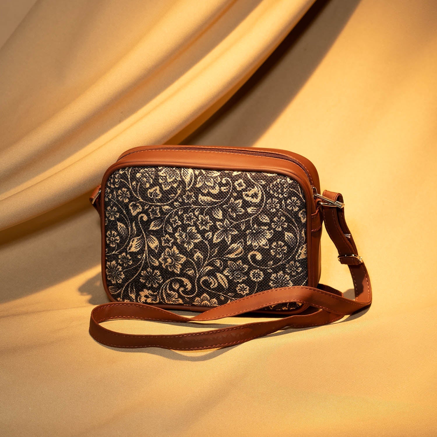 ZIP-FloMotif Sling Bag