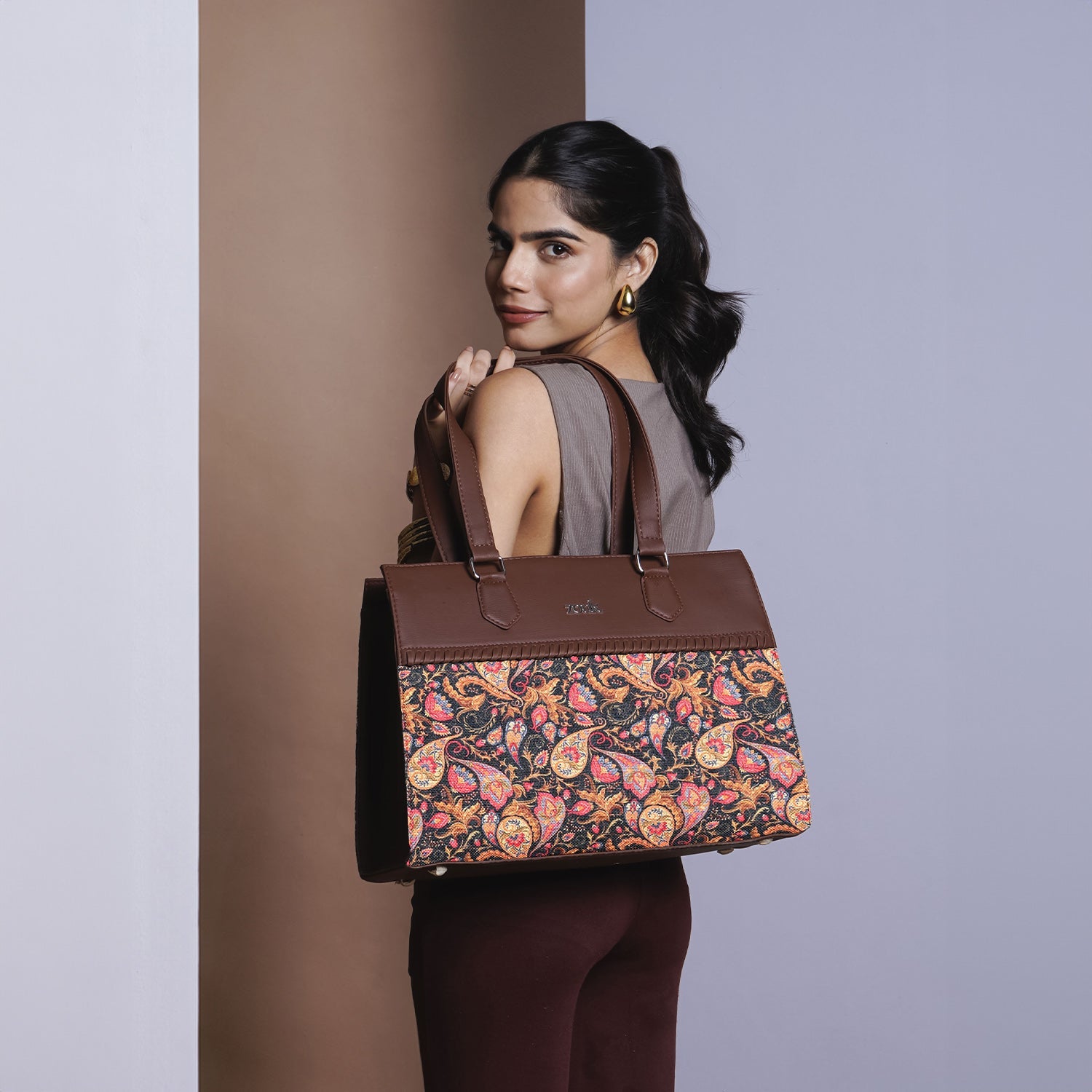 ZIP-Paisley Print Statement Business Bag