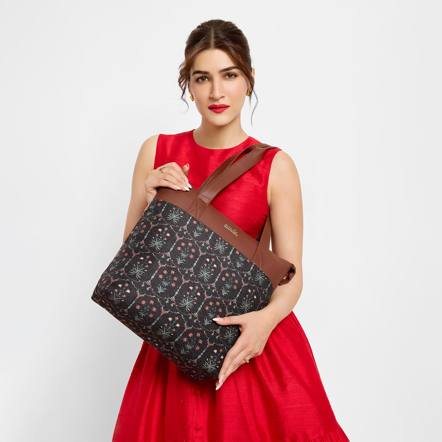 Taj Guldasta Everyday Tote Bag