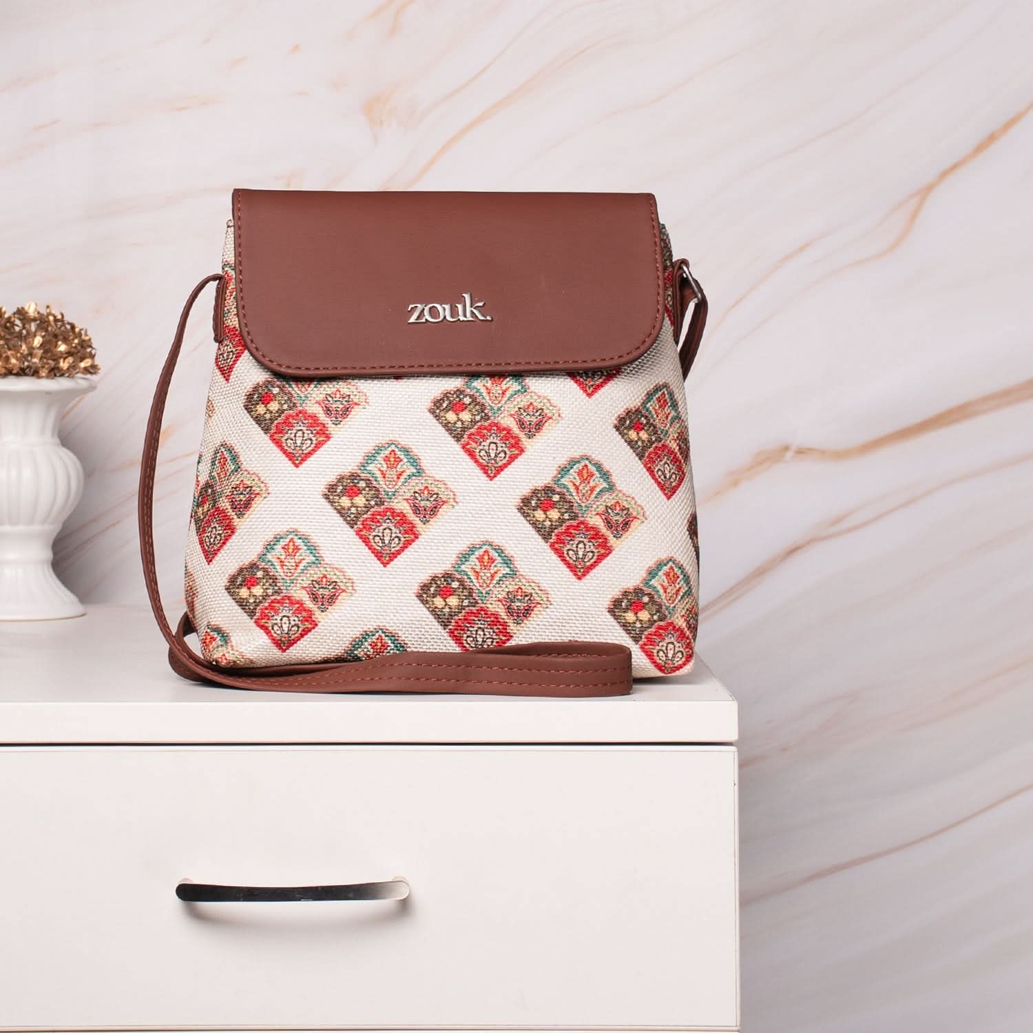 Seashell Motif White Flap Sling Bag