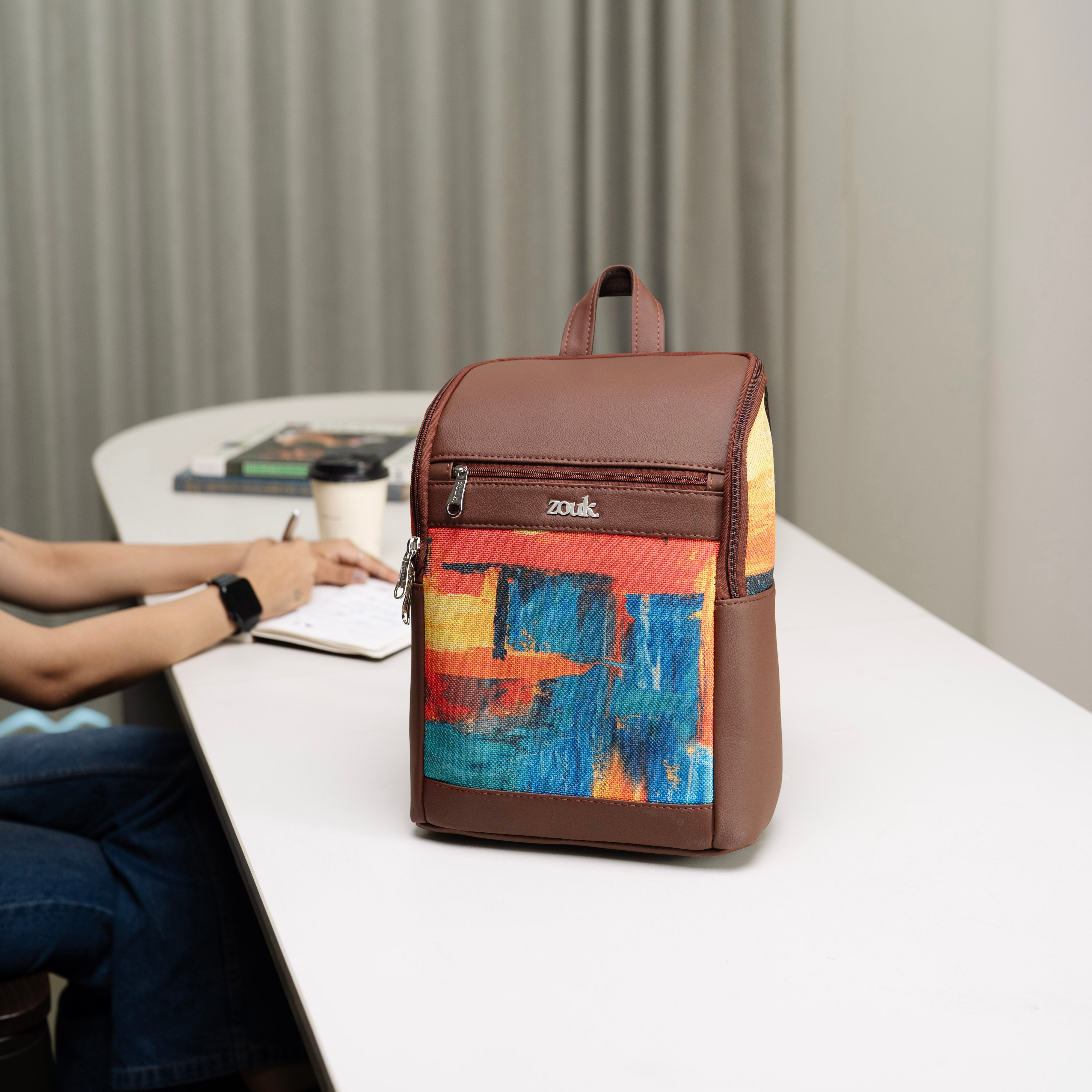 Abstract Amaze Amalia Daypack