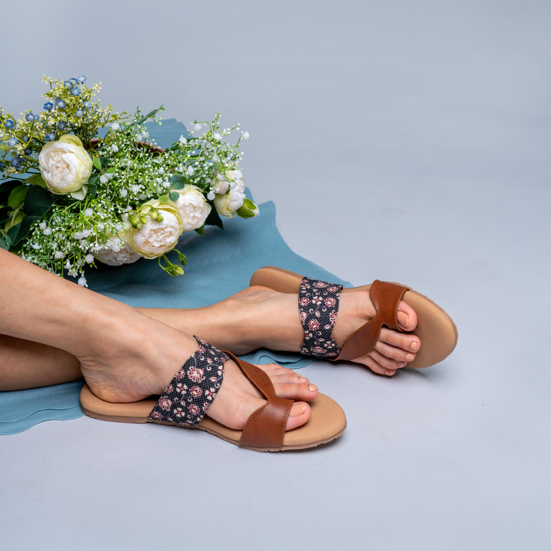 Hooghly Garden Curvy Toe Chappal
