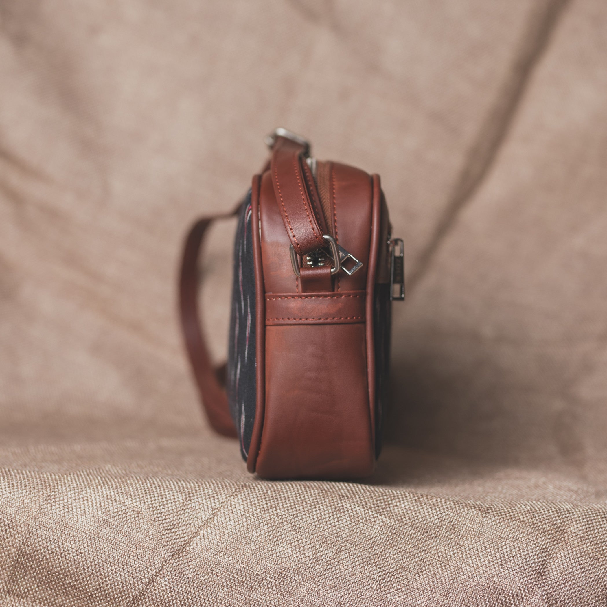 Seashell Motif White Sling Bag