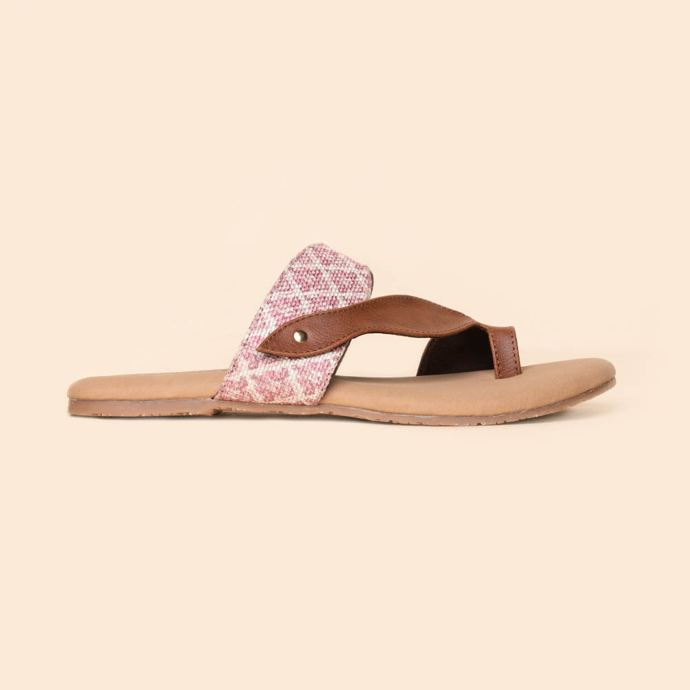 Chamoli Motif Curvy Toe Chappal
