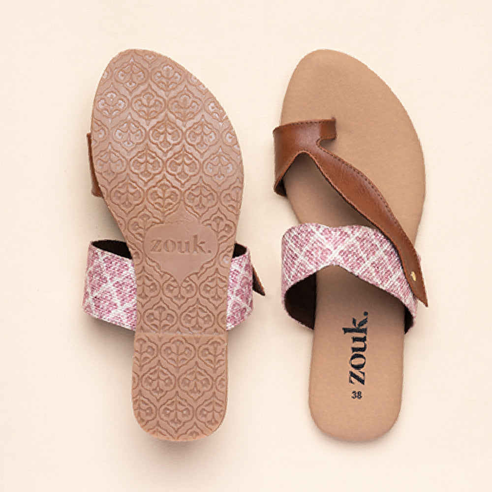 Chamoli Motif Curvy Toe Chappal