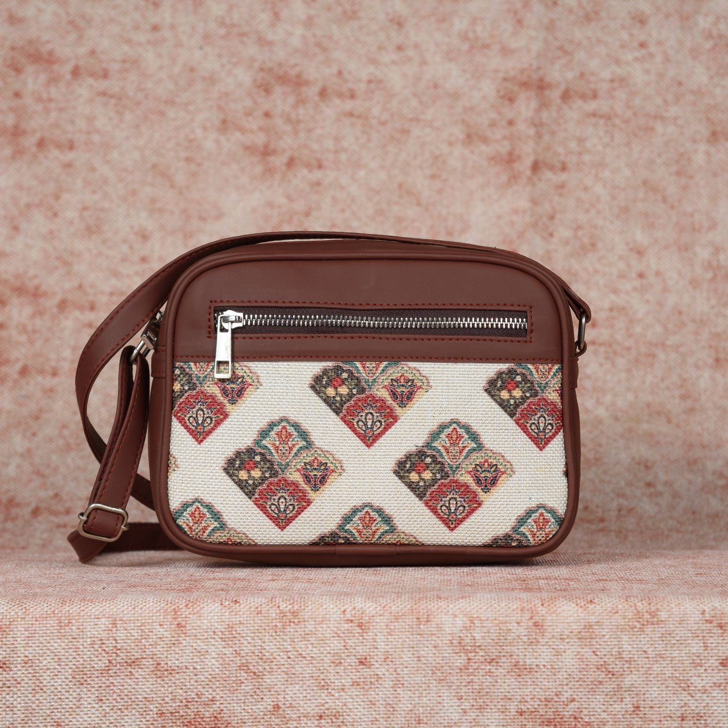 Seashell Motif White Sling Bag