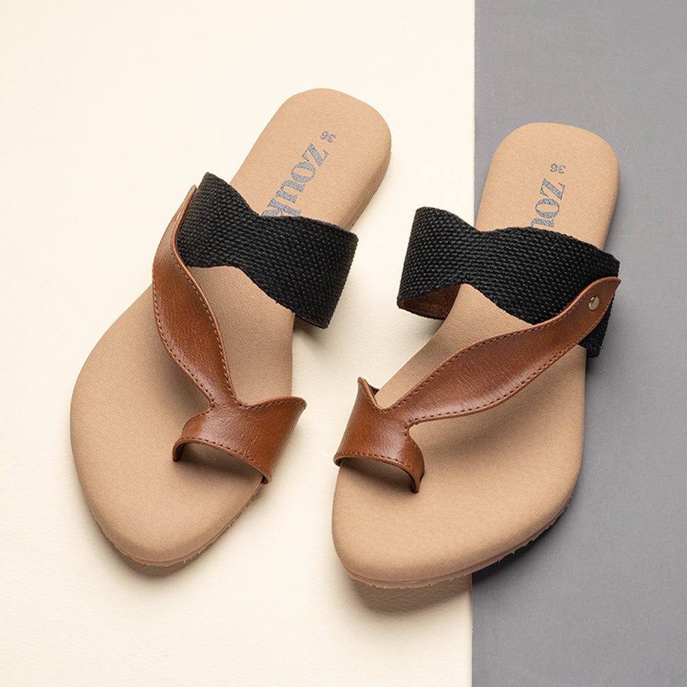 Jet Black Curvy Toe Chappal