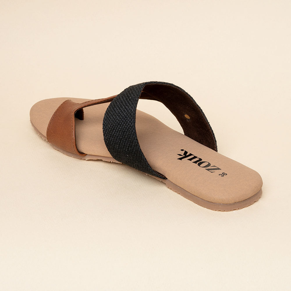 Jet Black Curvy Toe Chappal
