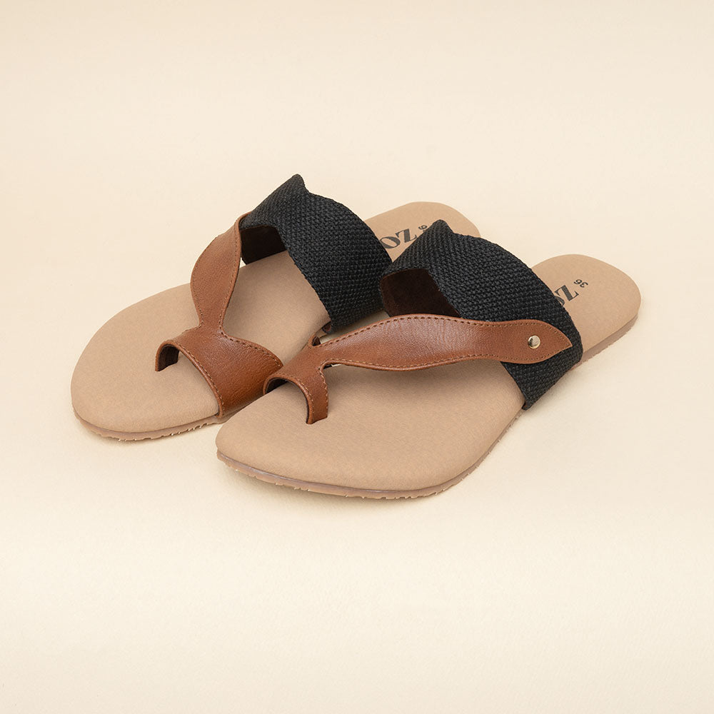 Jet Black Curvy Toe Chappal