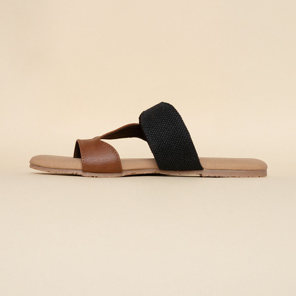 Jet Black Curvy Toe Chappal