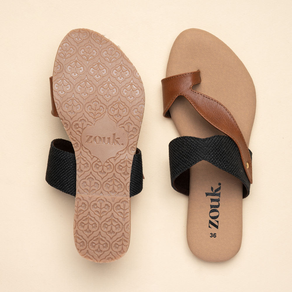 Jet Black Curvy Toe Chappal