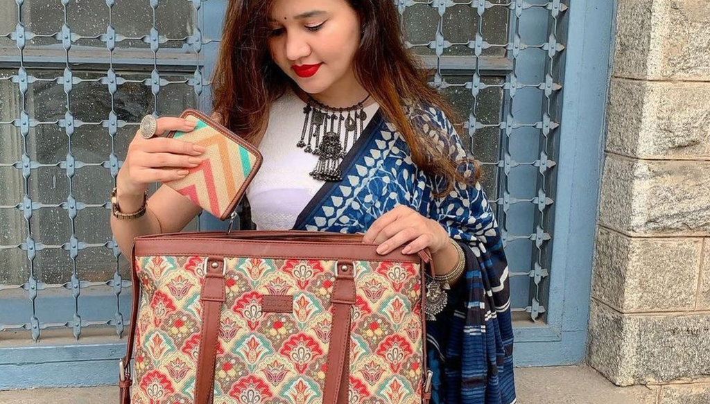 Types of Hand bags every college going girl should own