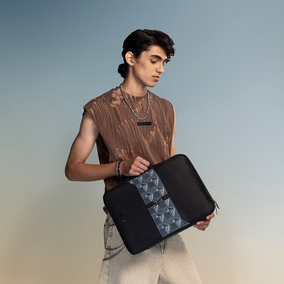 Kochi Carbon Signature Laptop Sleeve - 14inch (Black)