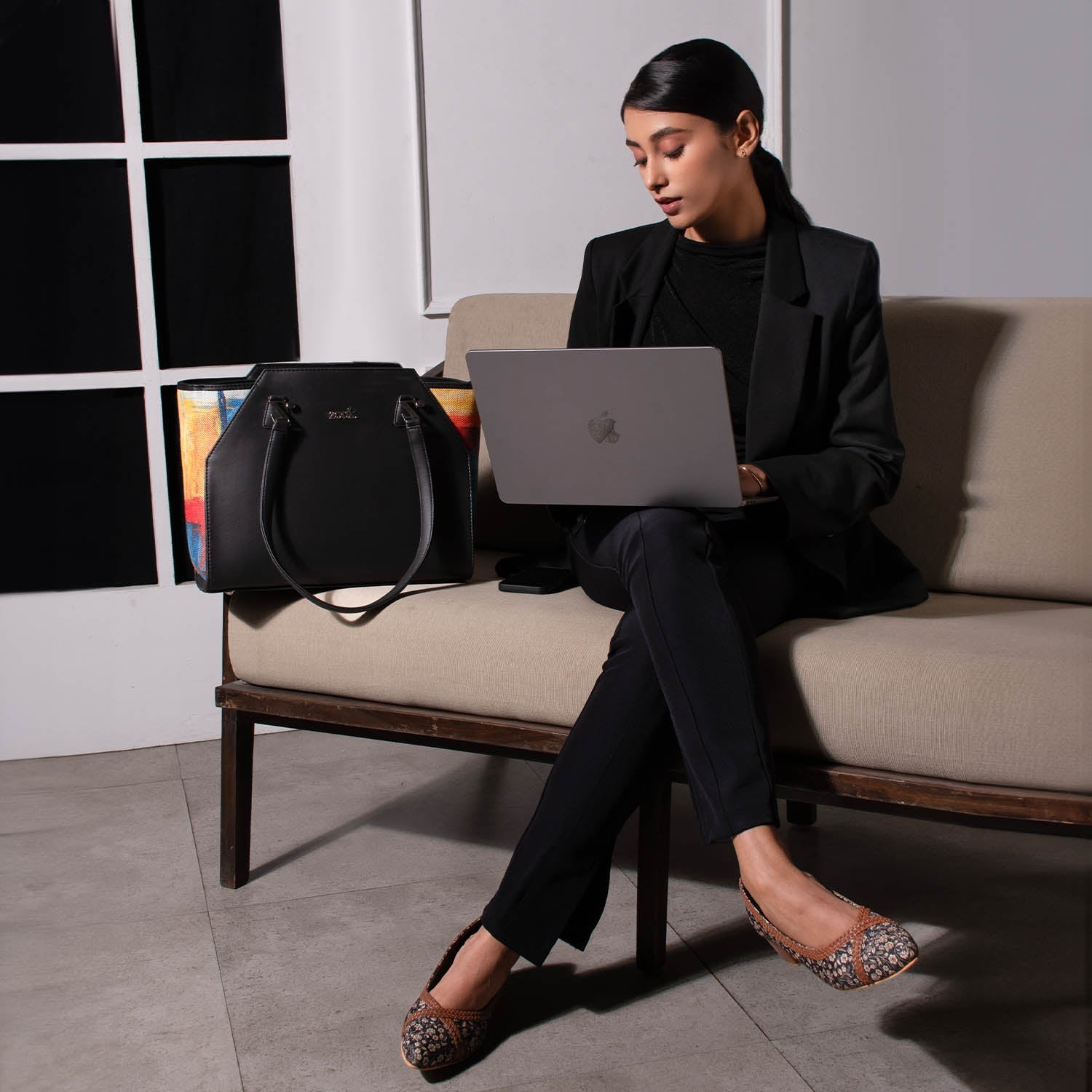 ZIP-Abstract Amaze Classic Business Bag