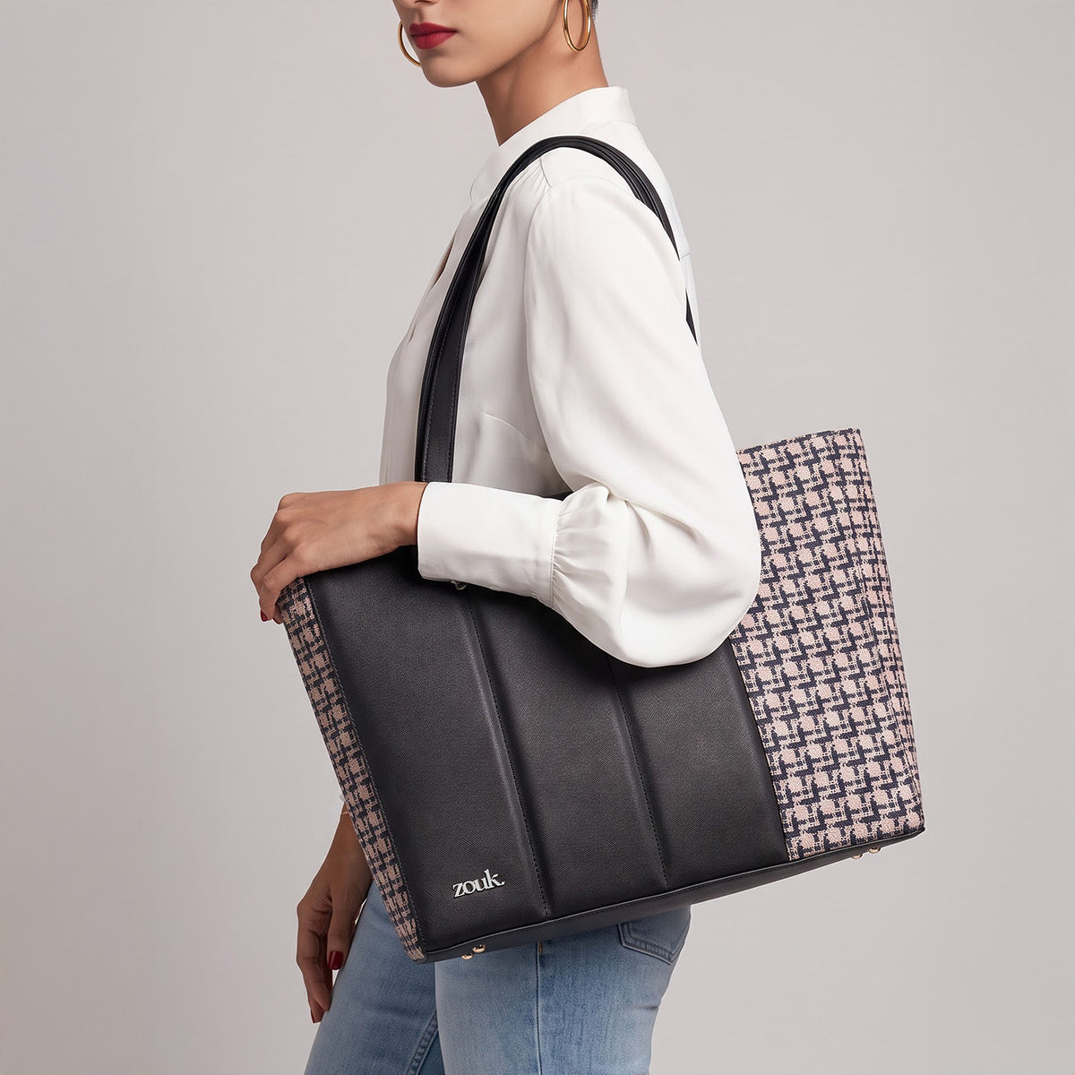 Carter Checks Ace Office Bag (Black)