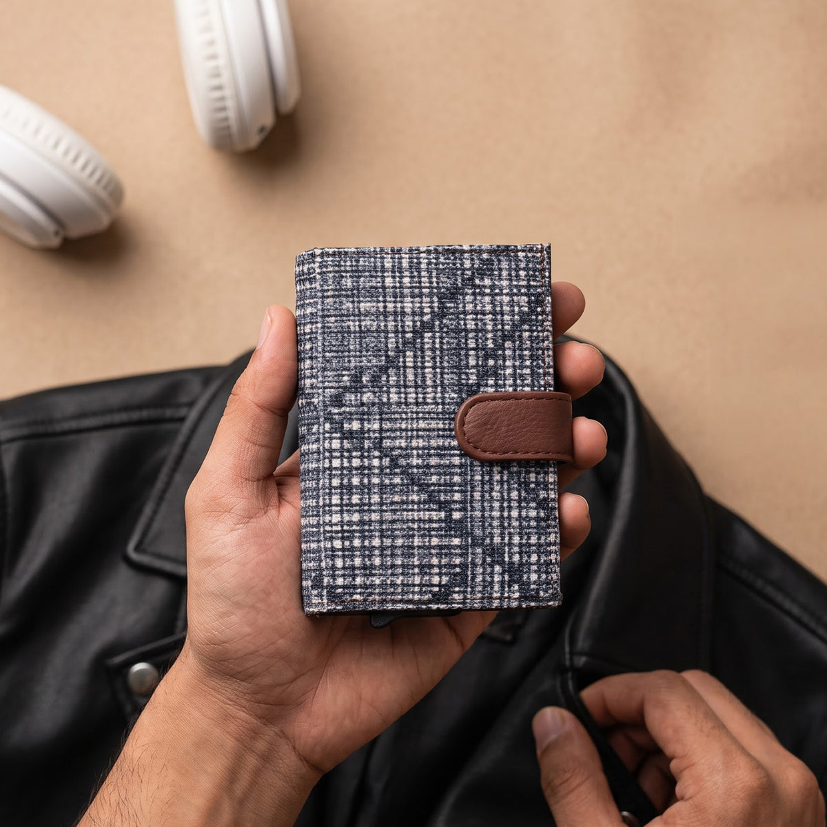 Calcutta Pixels Arc Card Holder
