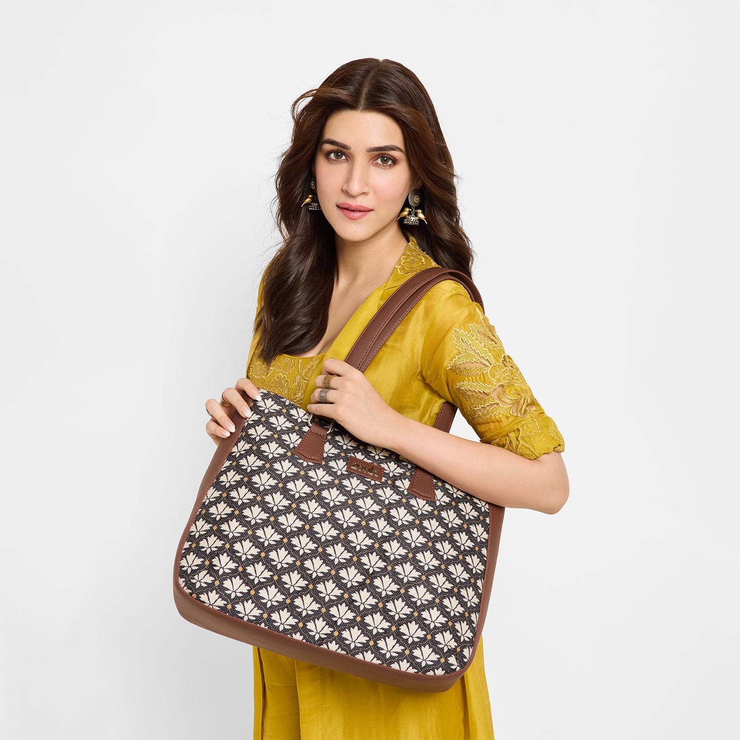 Bidri Kaiser Getaway Handbag