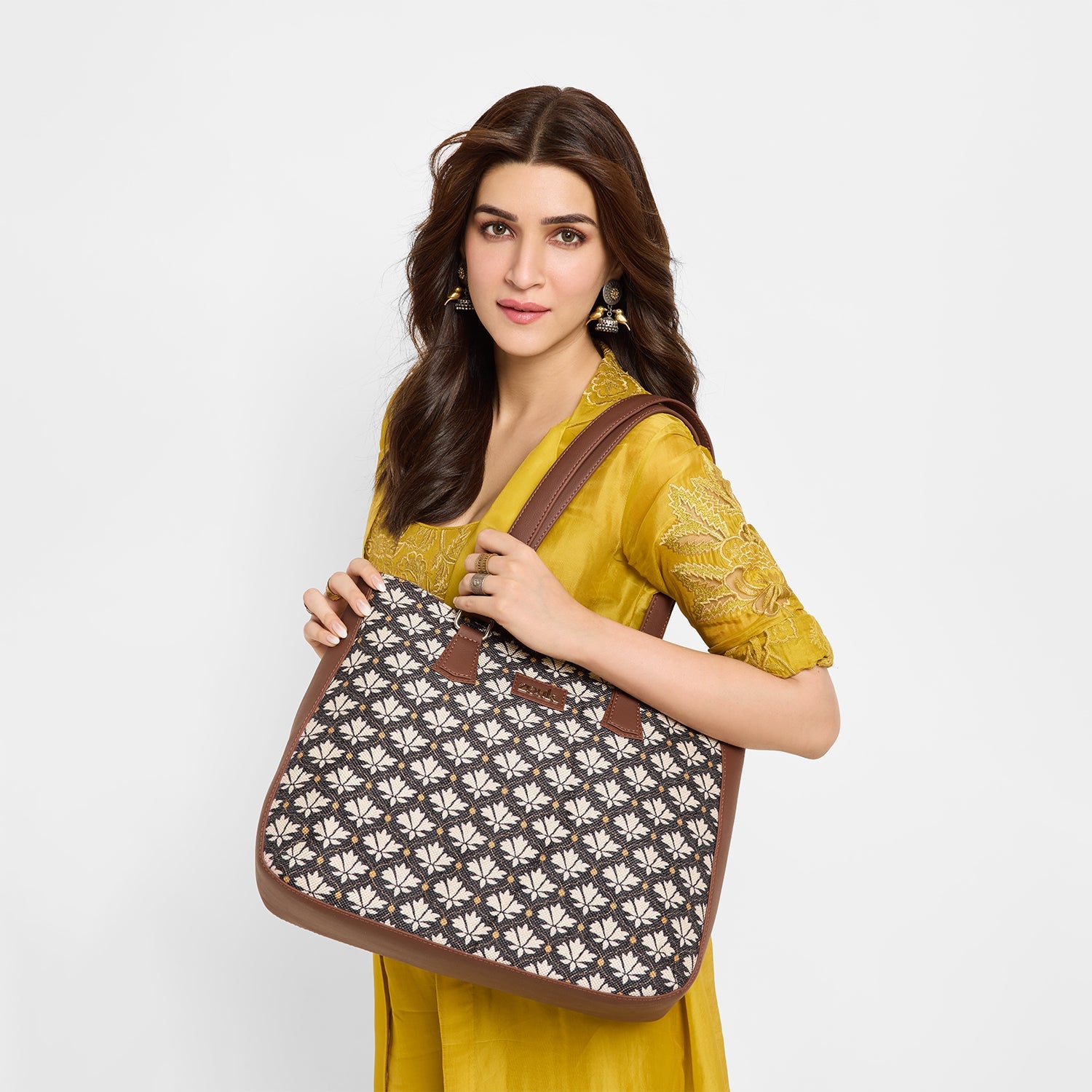 ZIP-Bidri Kaiser Getaway Handbag