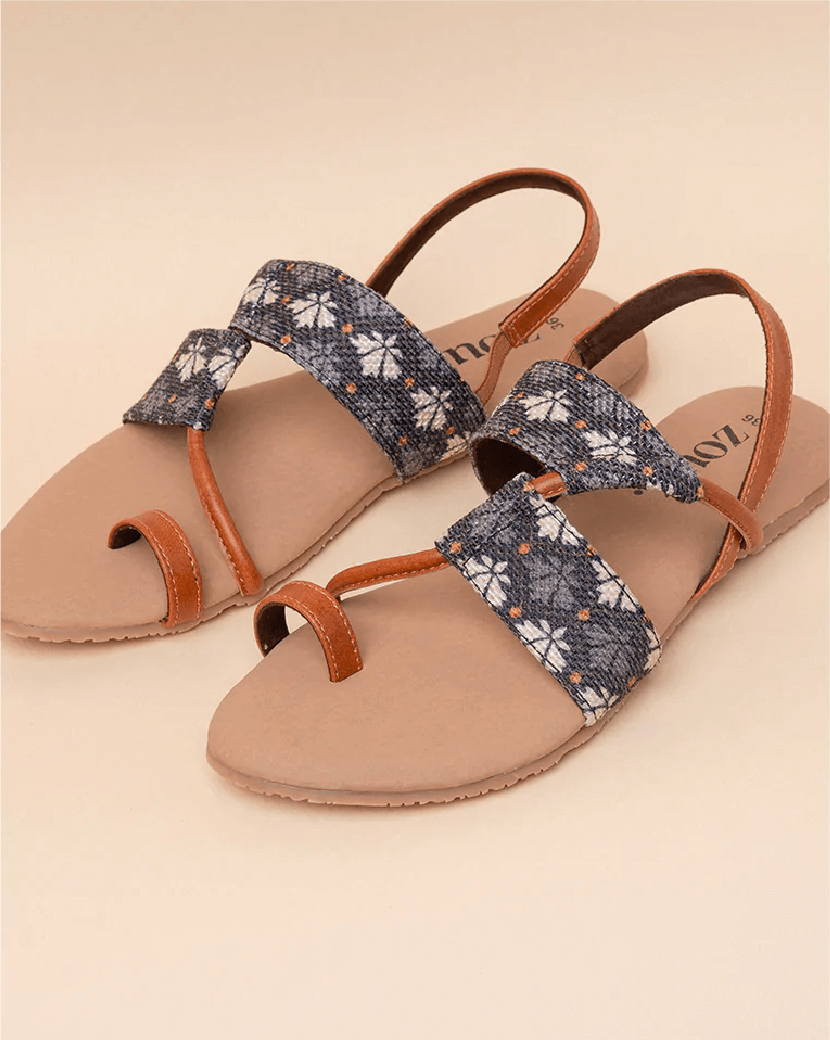 Ladies Strap Ankle Strap Square Toe MID Heel Sandal Shoes - China Daily  Wear and MID Heel price | Made-in-China.com