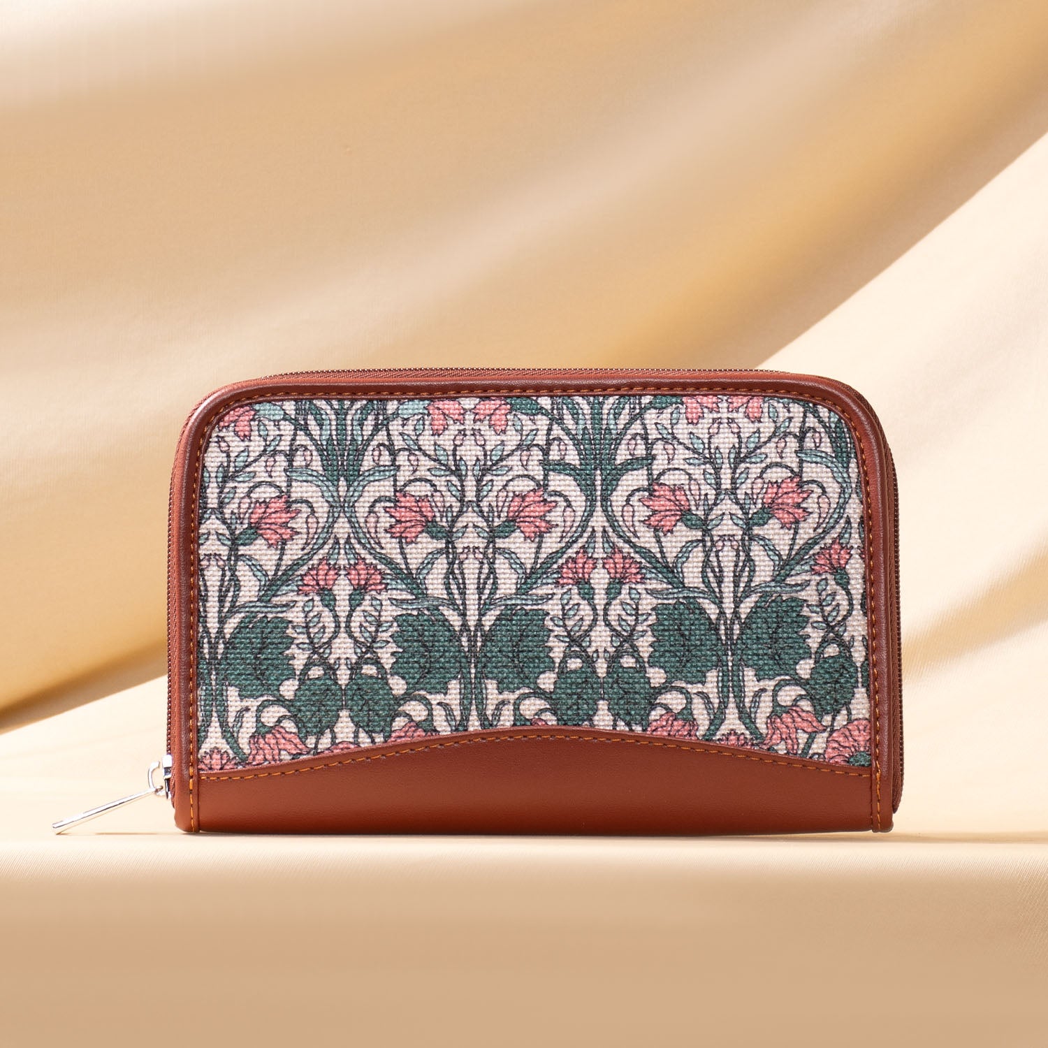 Hooghly Nouveau Chain Wallet