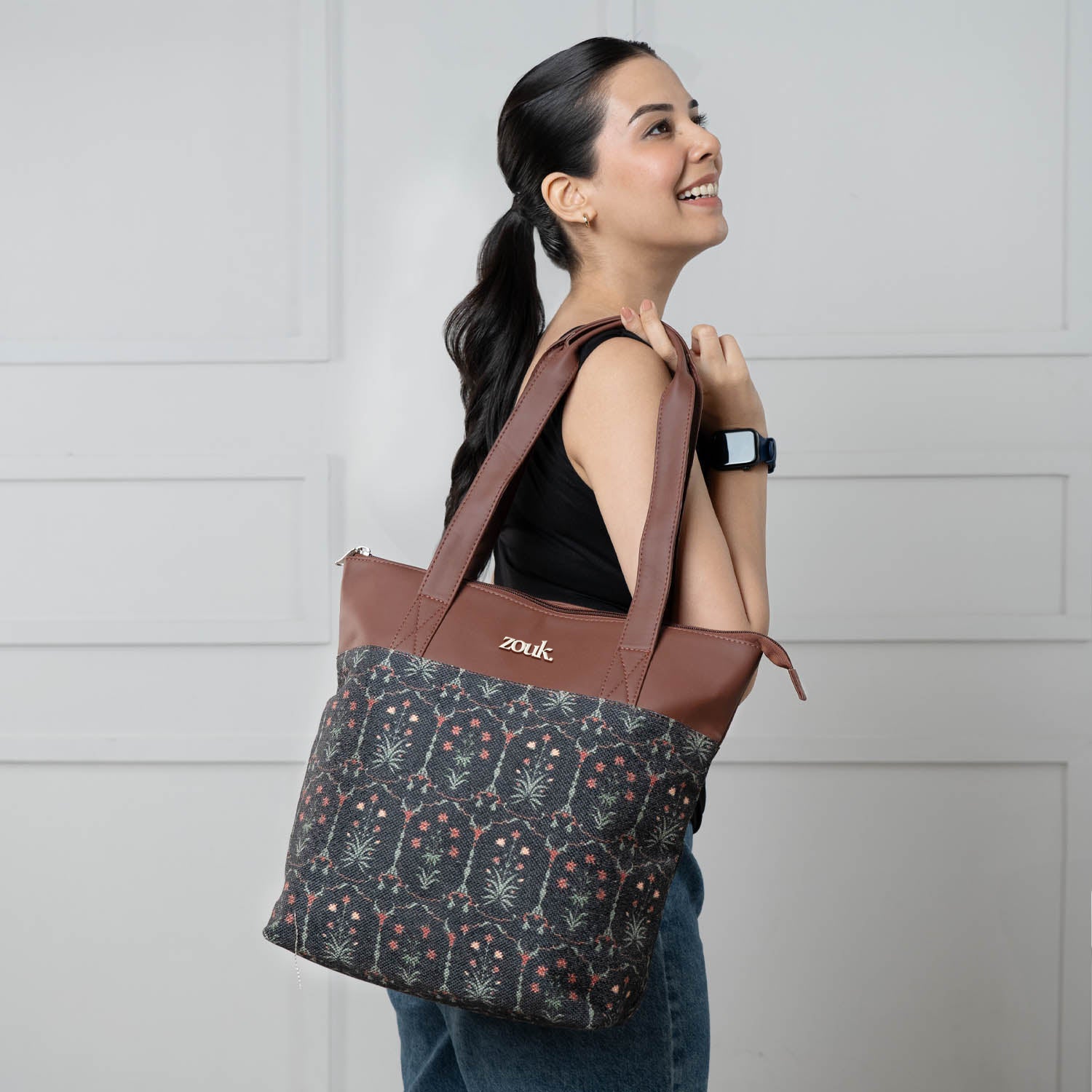 Taj Guldasta Everyday Tote Bag