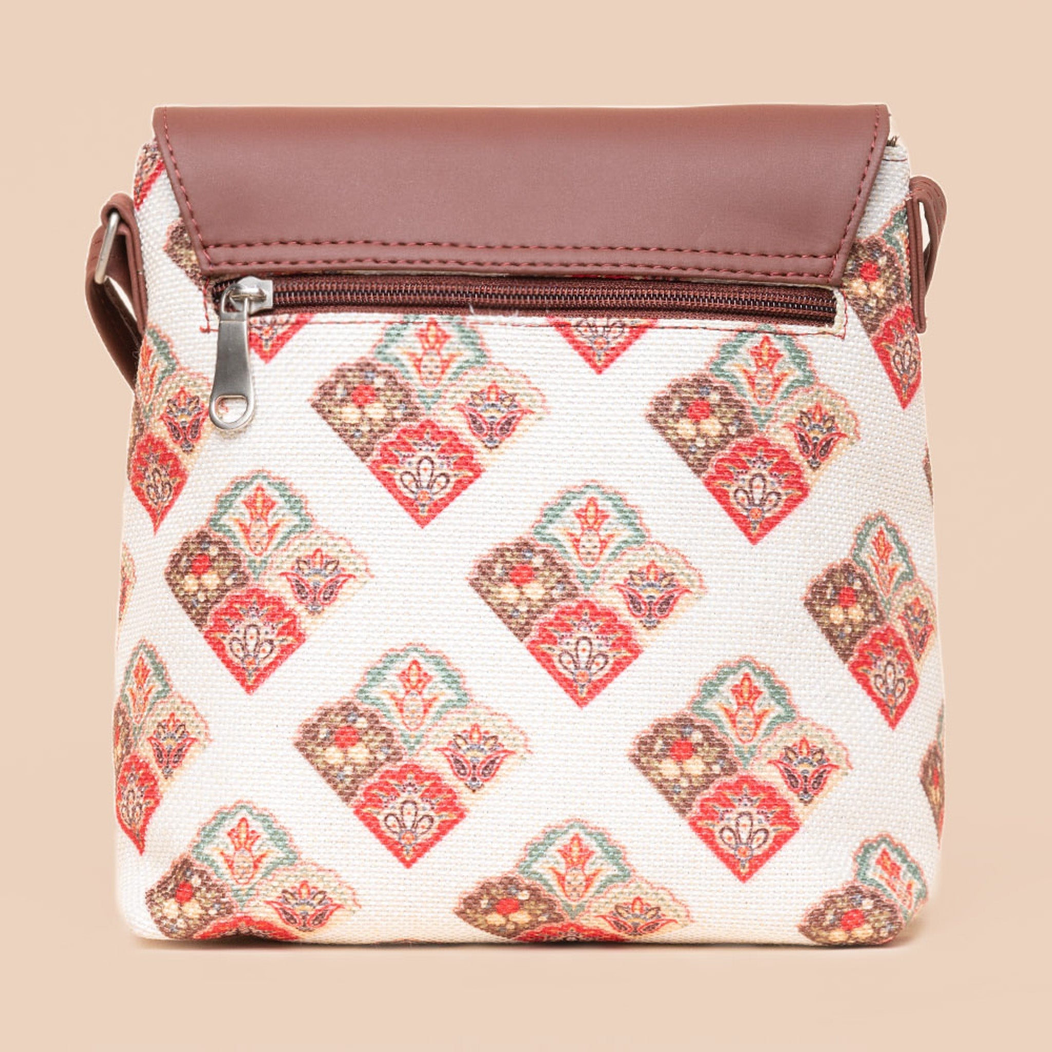 Seashell Motif White Flap Sling Bag