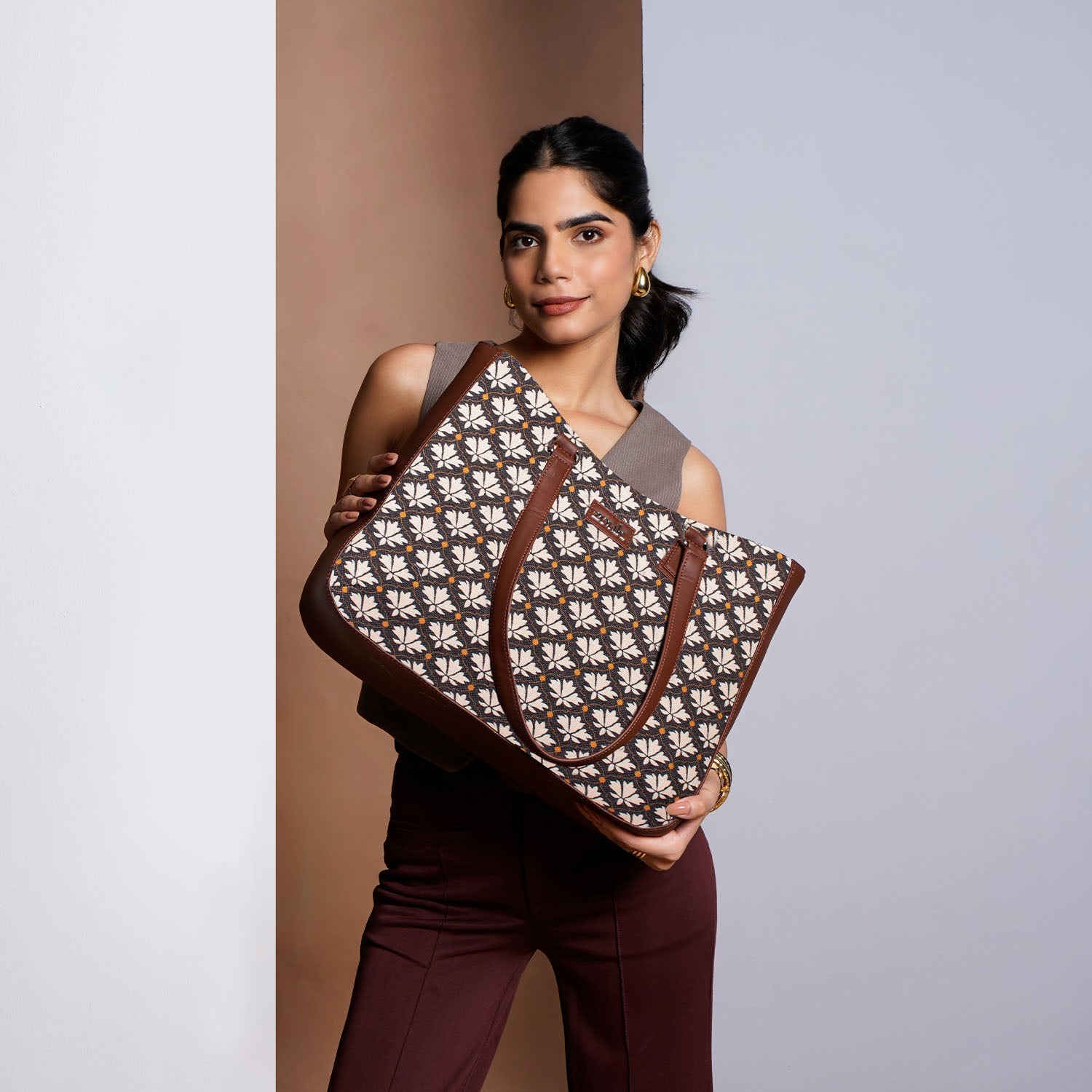 ZIP-Bidri Kaiser Getaway Handbag