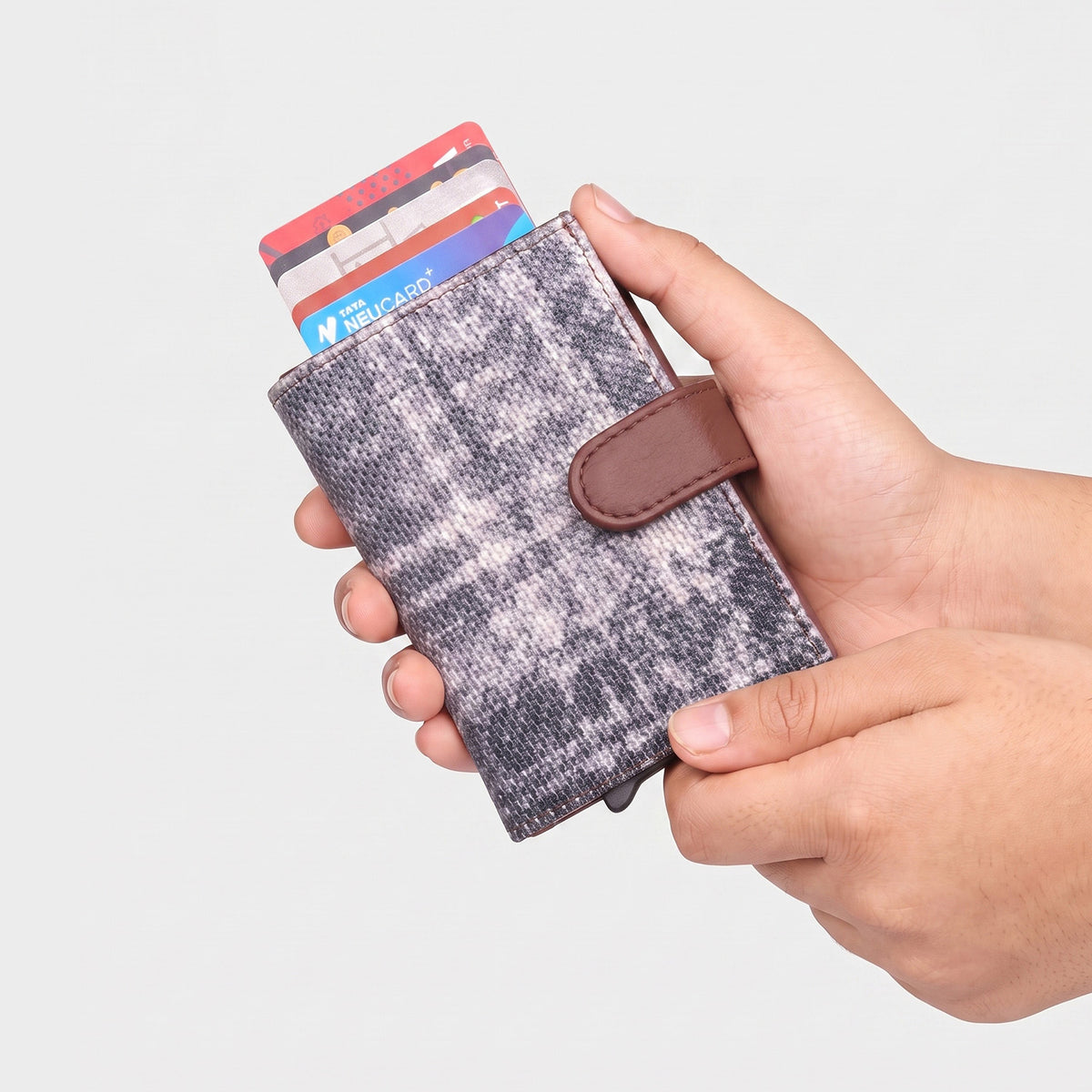Leh Grit Arc Card Holder
