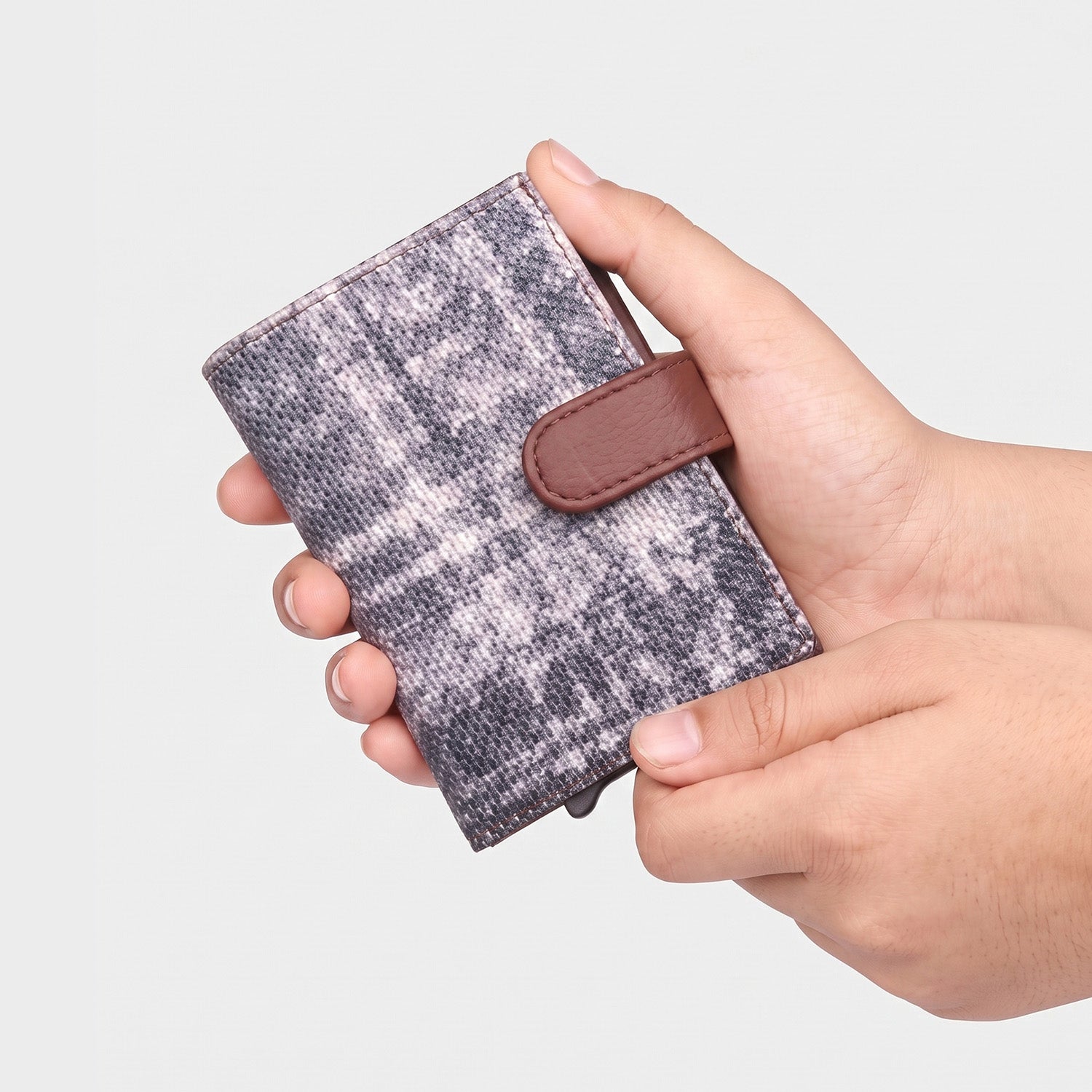 Leh Grit Arc Card Holder