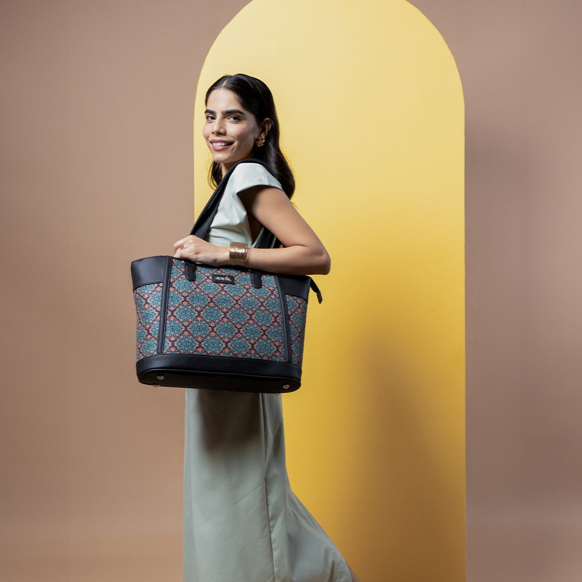 ZIP-Kolkata Nouveau Classic Commute Office Bag