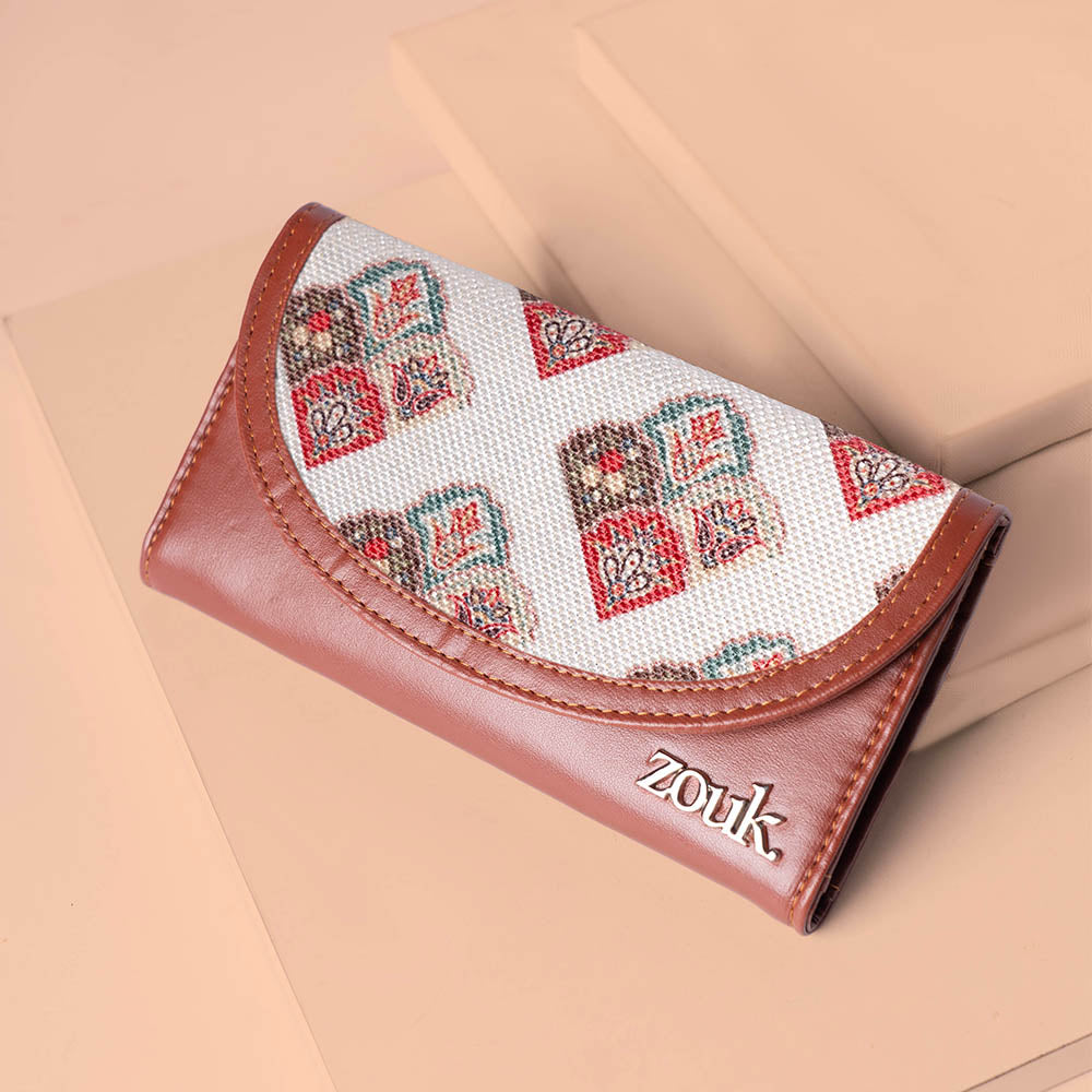 Seashell Motif White Kyra Flap Wallet